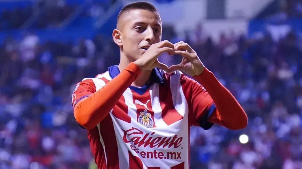 Chivas, sin Roberto Alvarado ante Necaxa.