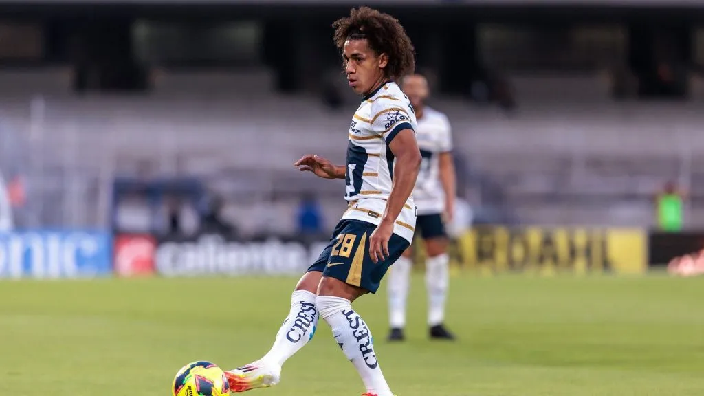 Pumas, atento a la situación de una figura.