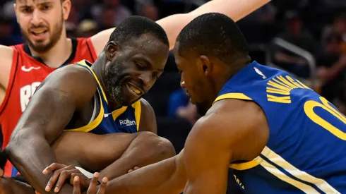 Draymond Green y Jonathan Kuminga con Warriors en la NBA.