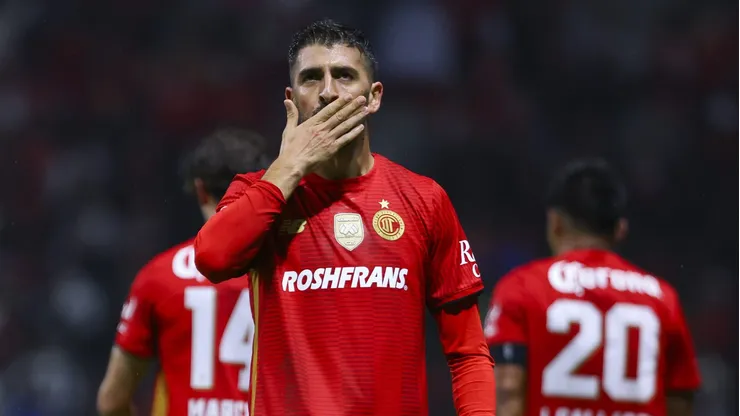 Paulinho se despachó con tres goles para Toluca en el duelo contra Rayados