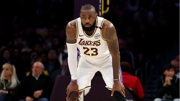 LeBron James quiere expandirse como empresario fuera de las duelas.