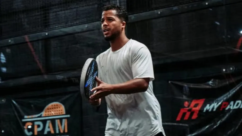 Giovani Dos Santos jugando al pádel (@mypadelmx)