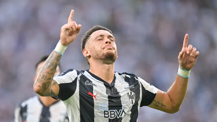 Ocampos anota el 1-0 ante Santos Laguna.