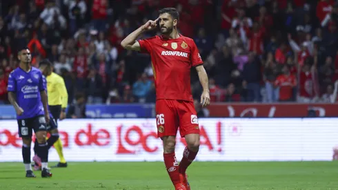 Paulinho volvió a marcar y se mete en la disputa.