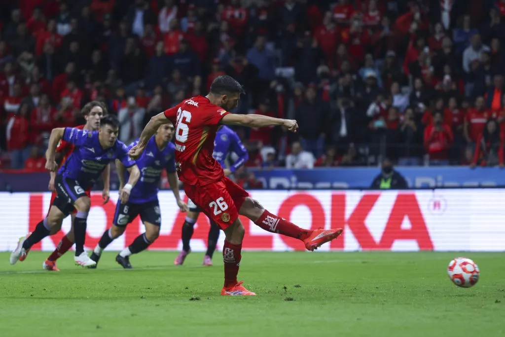 Paulinho anotó de penal su séptimo gol en la Liga [Foto: Getty]