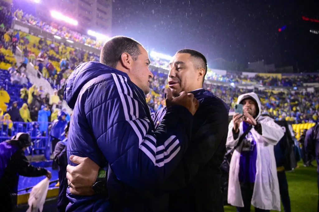 El saludo entre André Jardine y Efraín Juárez (Imago7)