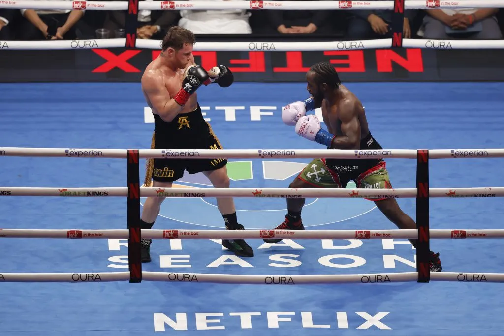 Canelo Álvarez y Terence Crawford pelearon el pasado 13 de septiembre (Getty Images)