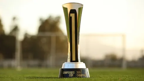 El trofeo que levanta el ganador del Campeones Cup.