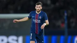Khvicha Kvaratskhelia será una baja importante para el PSG ante Barcelona.