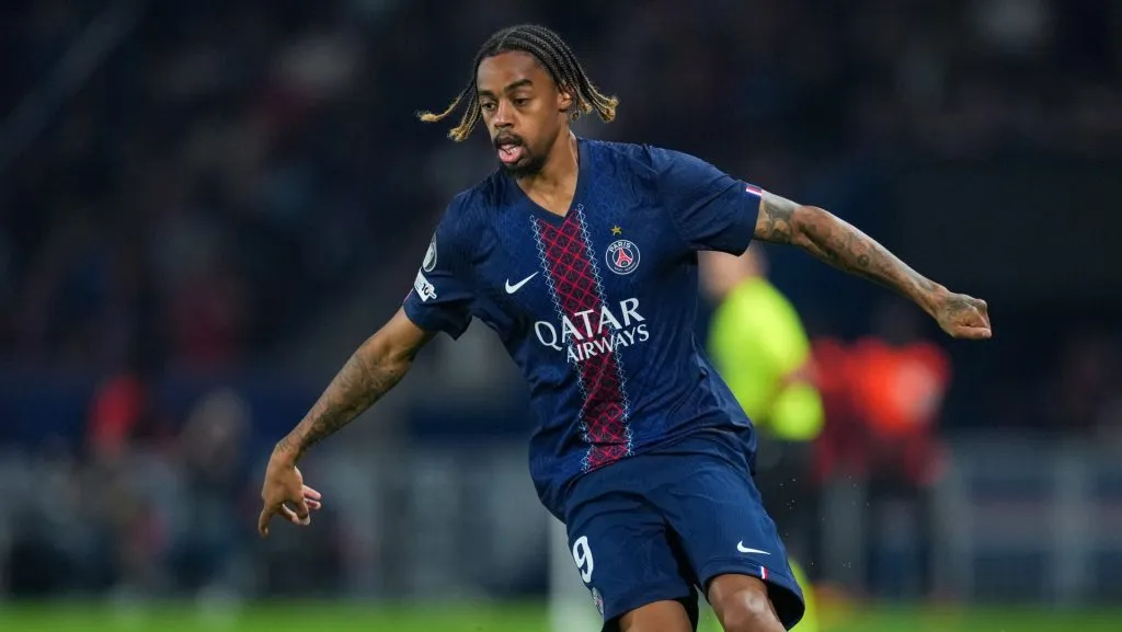 Bradley Barcola será el reemplazante de Khvicha Kvaratskhelia en el ataque del PSG. (GETTY IMAGES)
