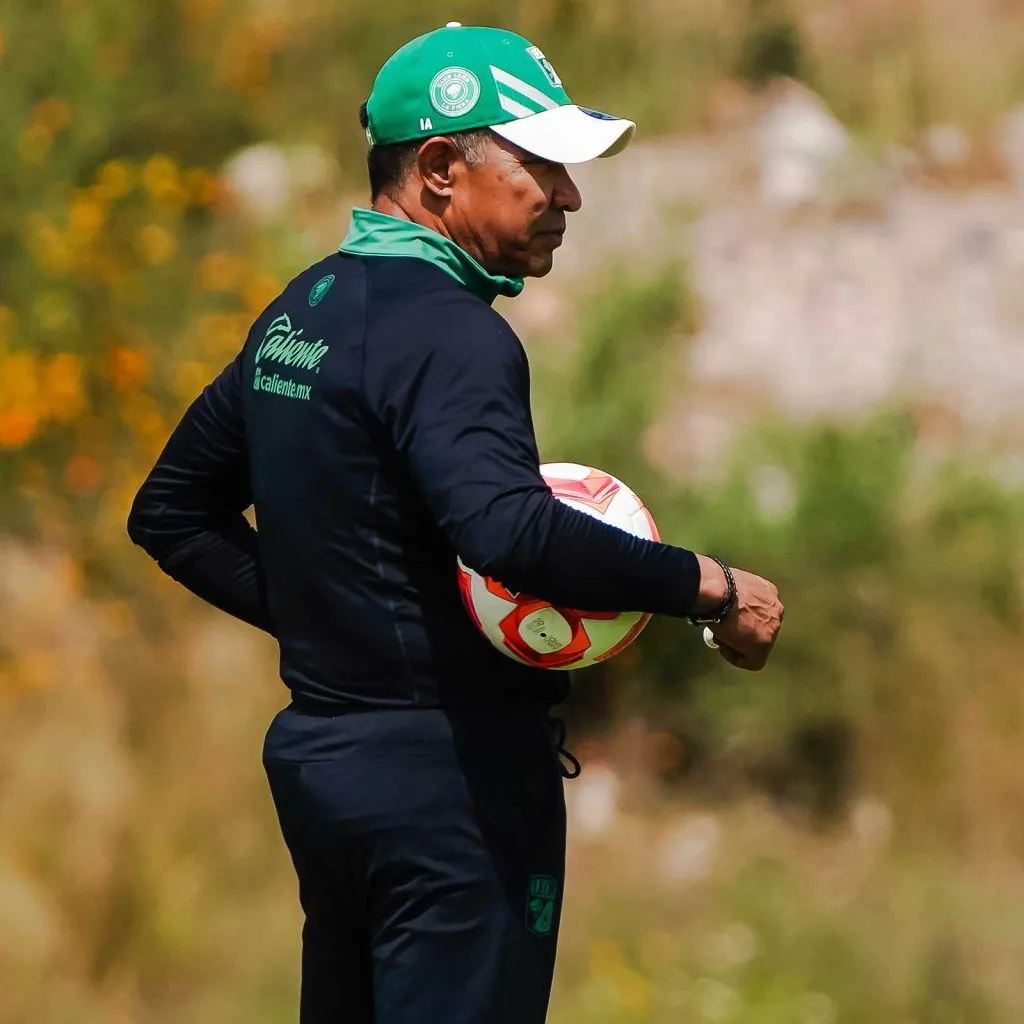 Ignacio Ambriz en su primer día con el Club León, tras su regreso con el equipo (@clubleonfc)