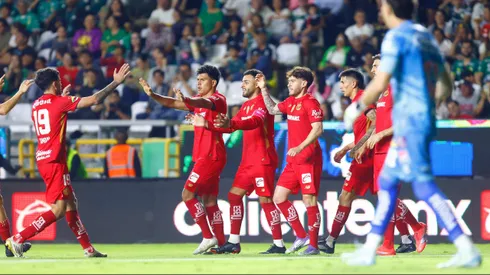 Toluca celebró y sigue en lo más alto de la tabla.