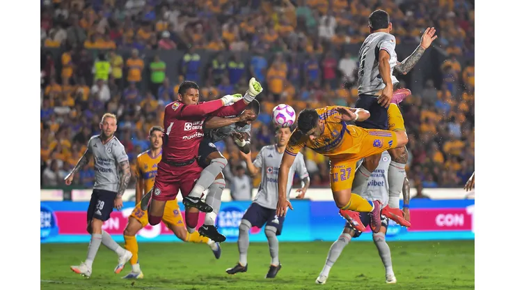 En el Tigres vs Cruz Azul los celestes pierden a un jugador