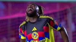 Allan Saint-Maximin tuvo que salir de cambio por dolor.