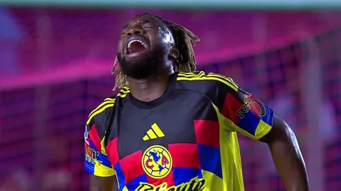 Allan Saint-Maximin tuvo que salir de cambio por dolor.