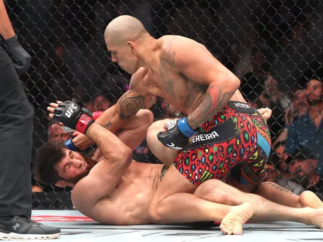 En solo segundos: Poatan Pereira ganó por KO vs. Magomed Ankalaev en UFC 320