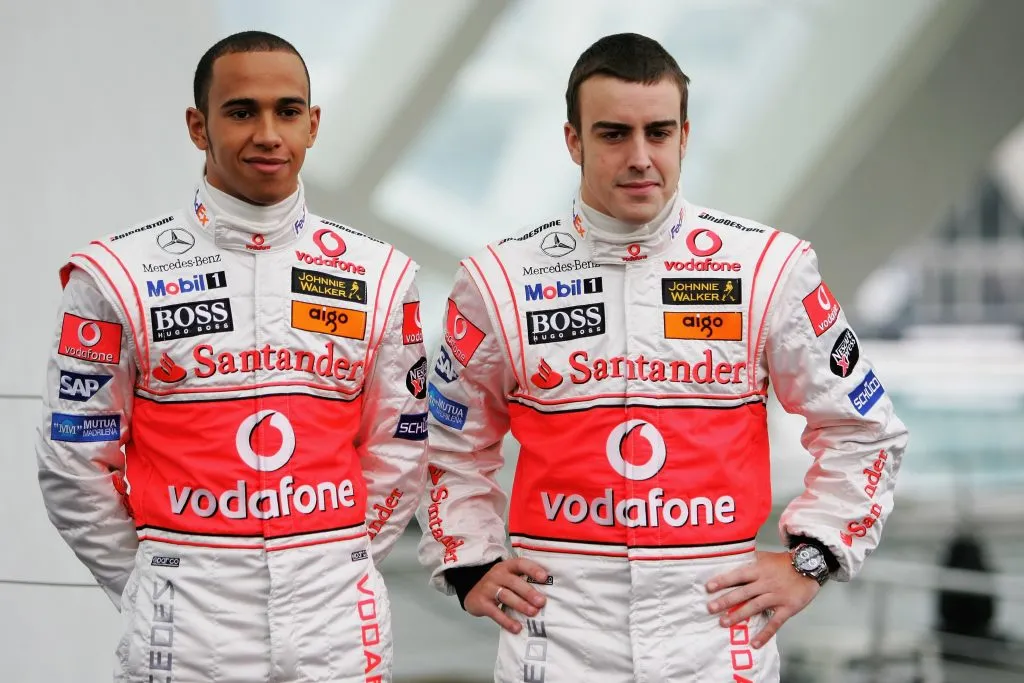 Lewis Hamilton y Fernando Alonso como compañeros en McLaren (GETTY IMAGES)