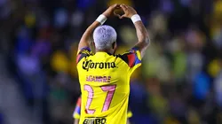 Rodrigo Aguirre evidenció el vestidor de Rayados