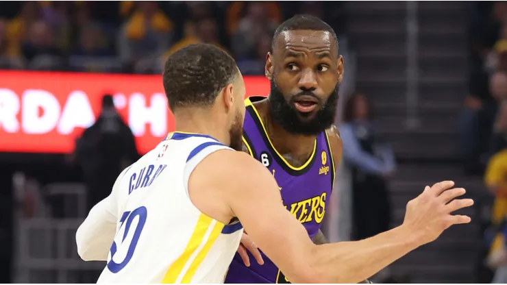 Stephen Curry y LeBron James se enfrentarán en el primer partido de la temporada.
