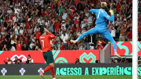Kelleher celebra el penal atajado a Cristiano Ronaldo