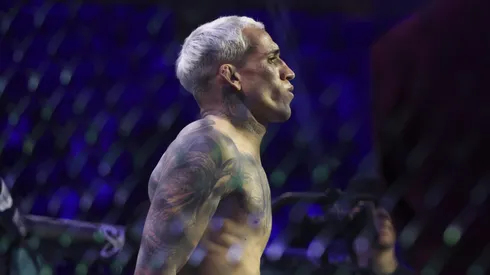 Charles Oliveira defendió con éxito su puesto en las 155 libras.