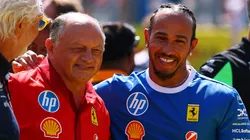 Fred Vasseur y Lewis Hamilton con la indumentaria de Ferrari