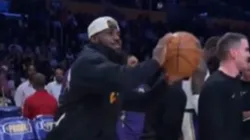 LeBron James hizo una jugada viral en Lakers vs. Warriors.