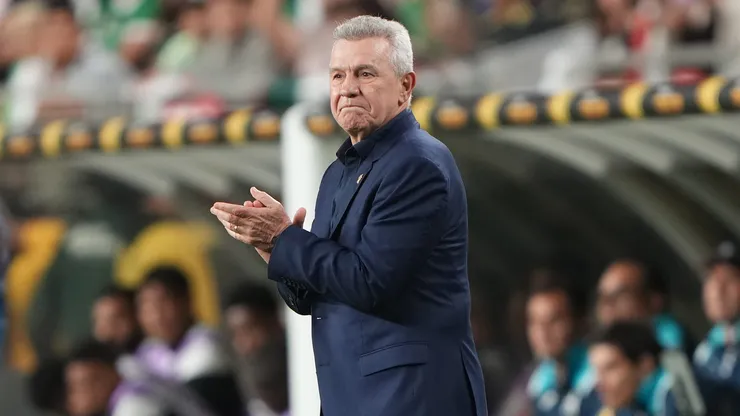 Javier Aguirre, apuntado por la afición mexicana.