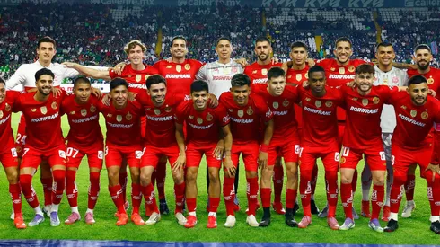 LEON, MEXICO - OCTOBER 04: Players of Toluca pose before the 12th round match between Leon and Toluca as part of the Torneo Apertura 2025 Liga MX at Leon Stadium on October 04, 2025 in Leon, Mexico. (Photo by Leopoldo Smith/Getty Images)