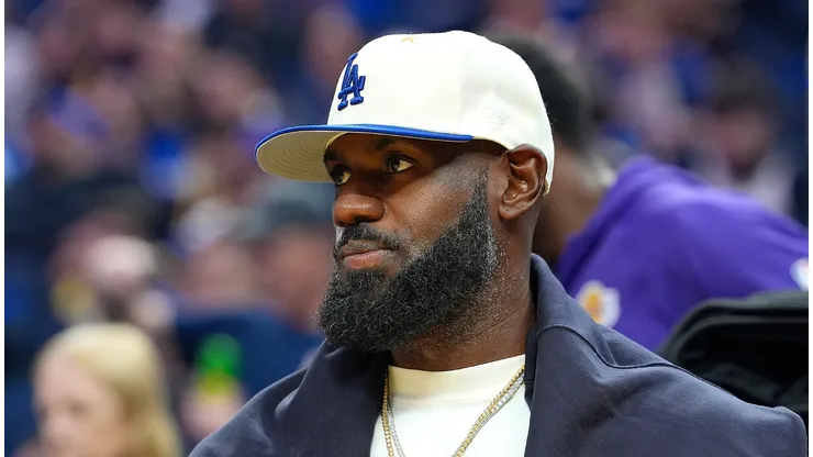LeBron James no juega ante Warriors.