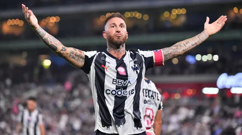 Sergio Ramos marcó un tanto de penal en el empate 1-1 de Monterrey ante Pumas UNAM.
