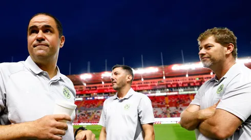André Jardine y su cuerpo técnico en la cuerda floja