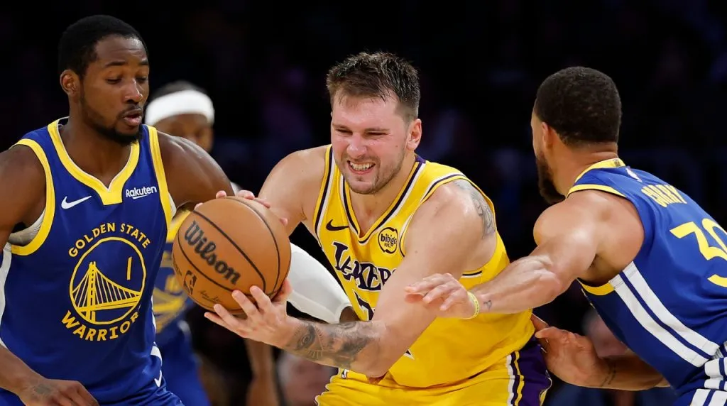 Kuminga, Doncic y Curry en Lakers vs. Warriors. (Foto: Getty Images)