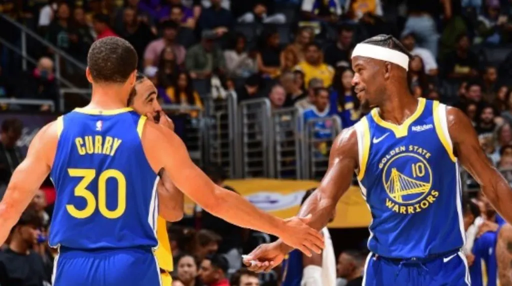 Stephen Curry y Jimmy Butler en Warriors vs. Lakers. (Foto: Getty Images)