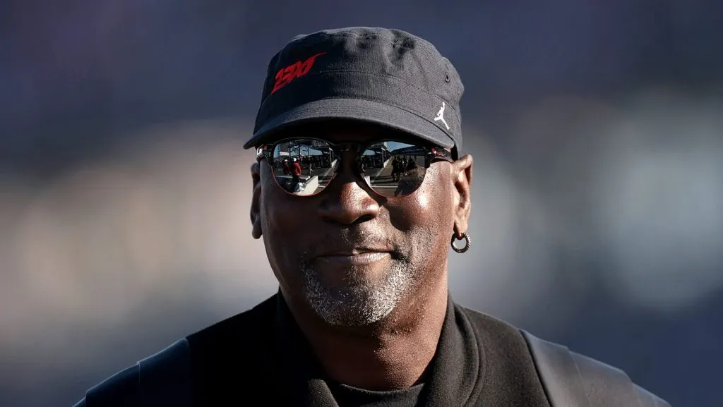 Michael Jordan elige pasar sus días alejados de los flashes que ganó brillando en la NBA. (GETTY IMAGES)