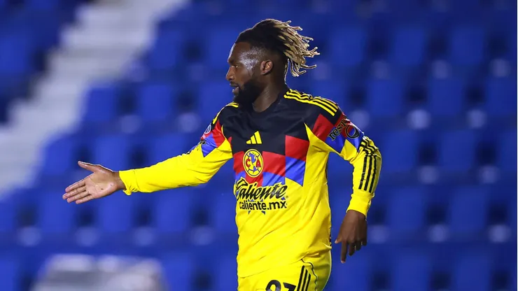Saint-Maximin, afuera del equipo ante Mazatlán.