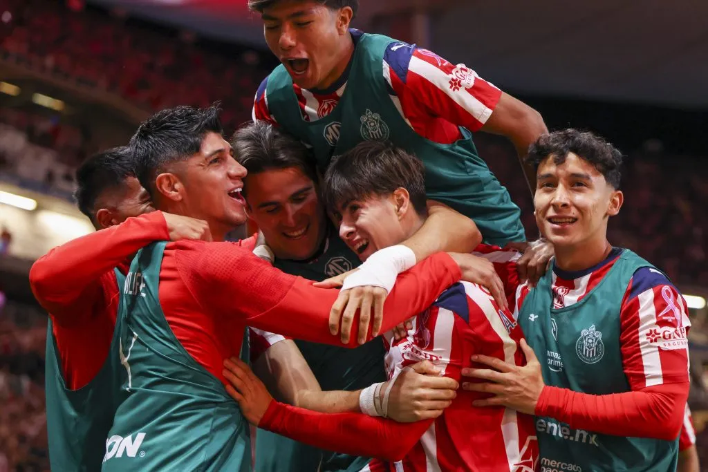 Chivas celebró junto a su afición en casa [Foto: Getty Images]
