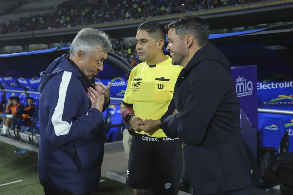 Larcamón le ganó el duelo a Torrent y Cruz Azul llegó a la cima [Foto: Getty]