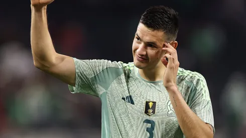 César Montes se reconcilia con el gol