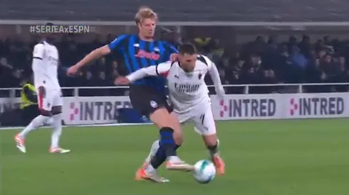 La infracción de Marco Brescianini sobre Santi Giménez.