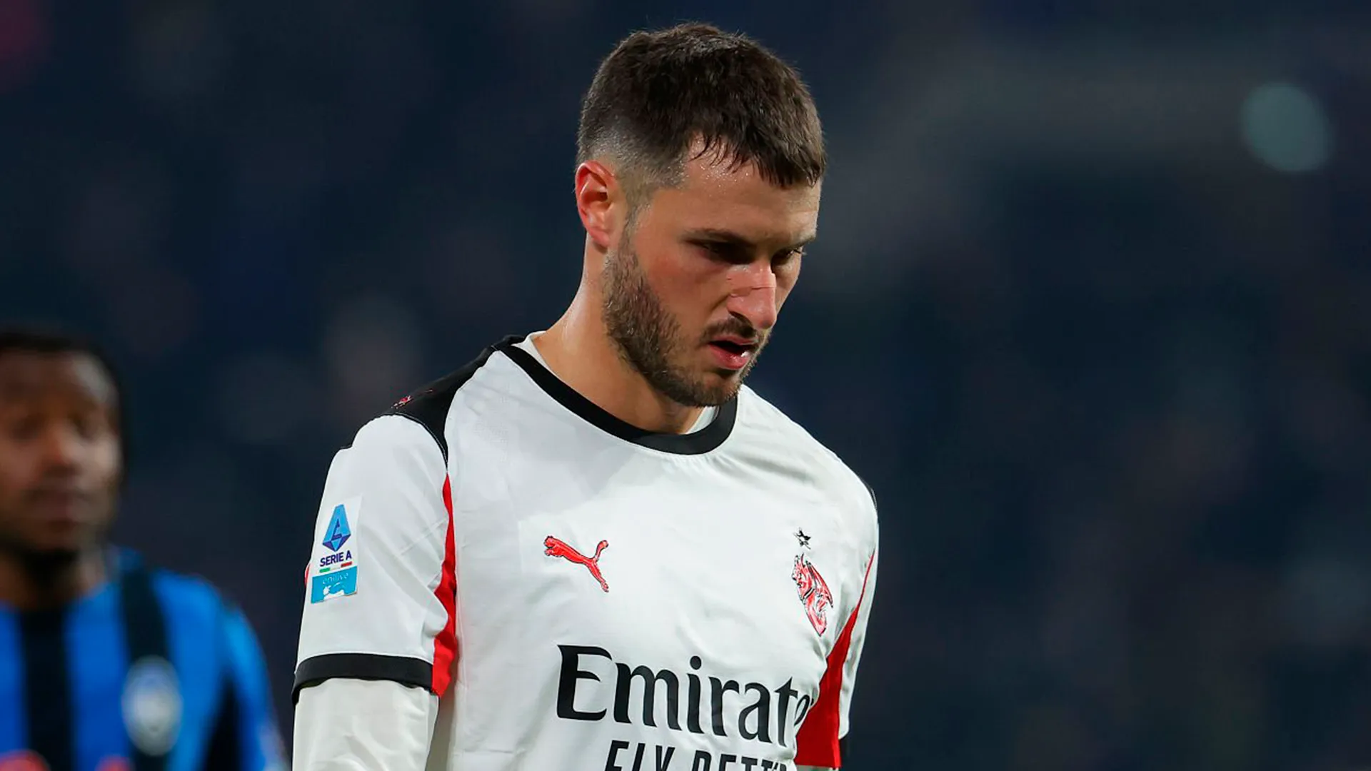 Santiago Giménez tuvo un mal año con Milan