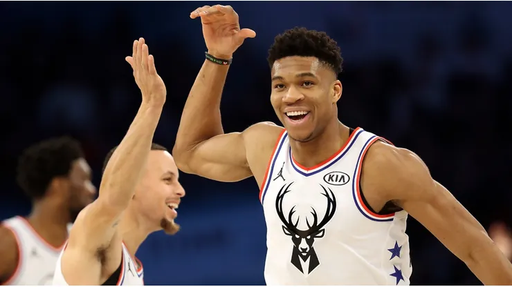 Curry y Antetokounmpo podrían ser compañeros en Warriors.