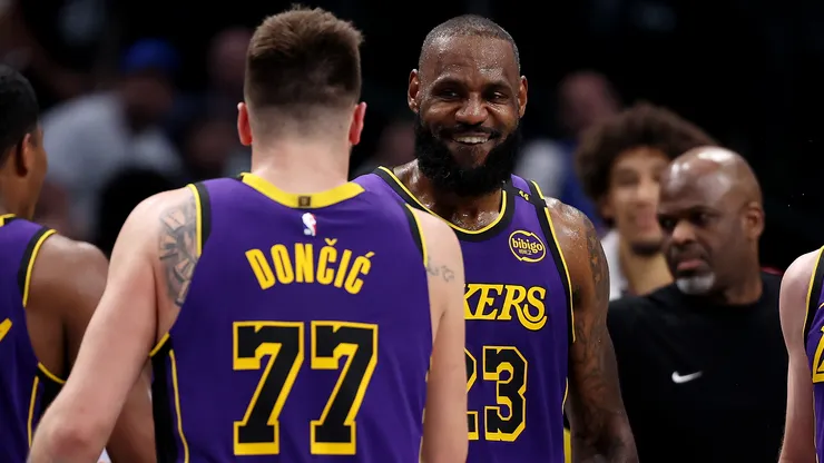 LeBron James y Luka Doncic en Lakers