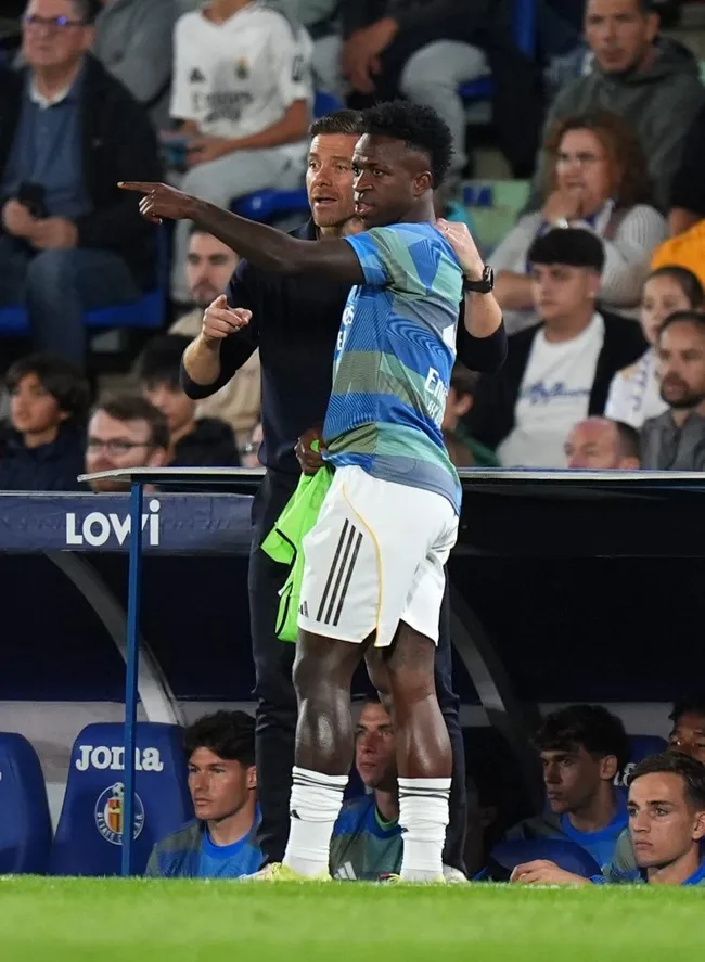 Xabi Alonso y Vinícius Jr en Real Madrid (Getty Images)