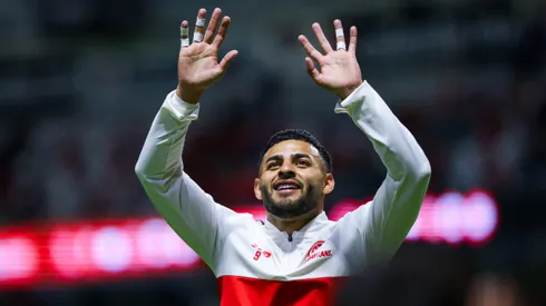 Alexis Vega enciende toda la esperanza escarlata.