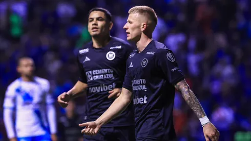 Cruz Azul celebró en Puebla y es líder parcial.