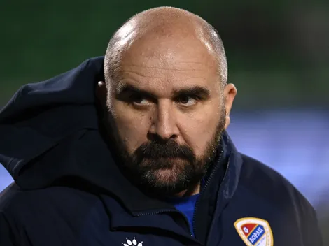 Tragedia en Europa: entrenador colapsa en pleno encuentro y fallece