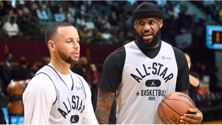 LeBron James acuso a Stephen Curry de destruir el juego de la NBA.