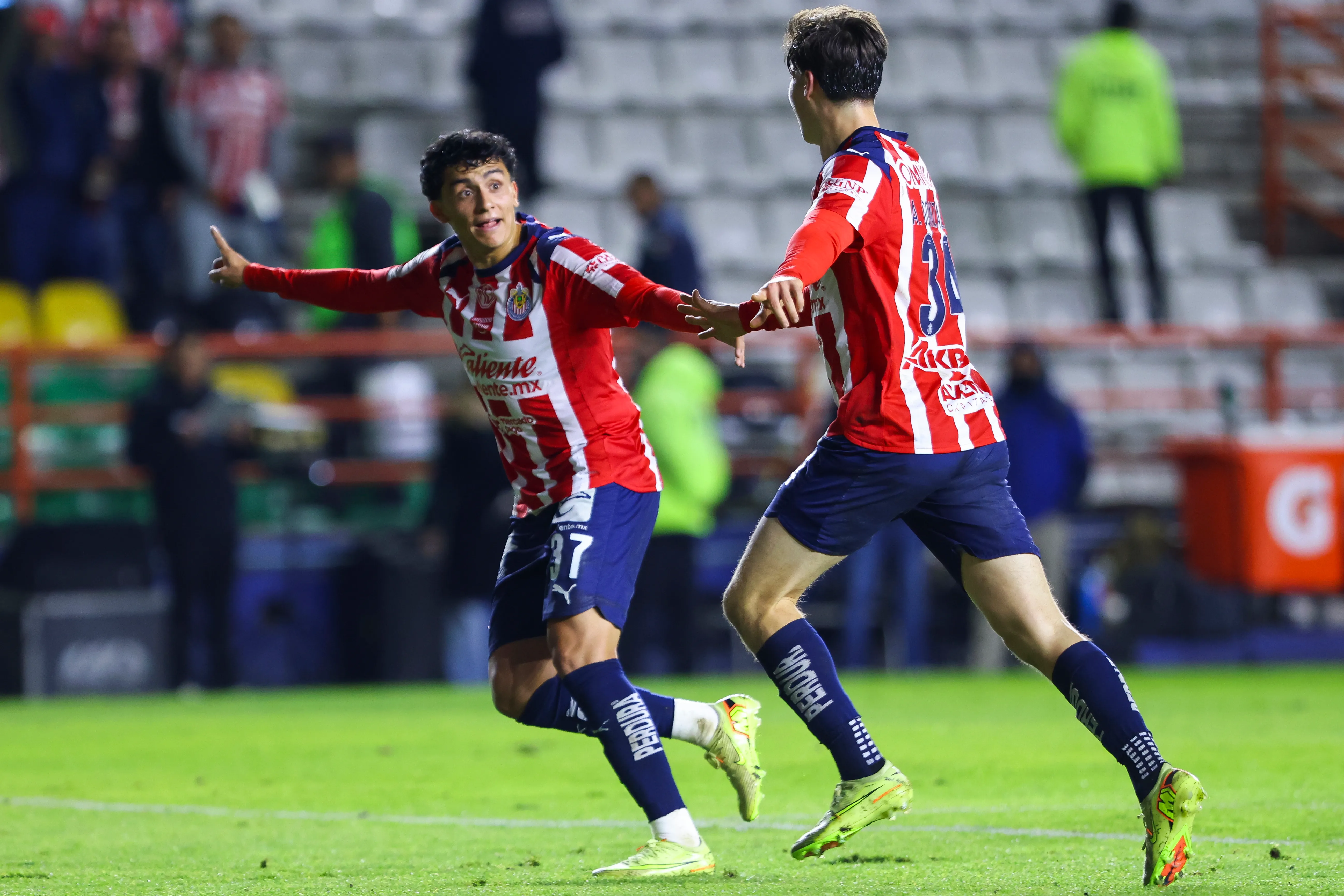 Sin jugar aún esta jornada, Chivas aseguró su boleto a cuartos [foto: Getty]