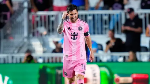 Lionel Messi no le pierde pisada a Cristiano Ronaldo en la carrera de los 1000 goles.